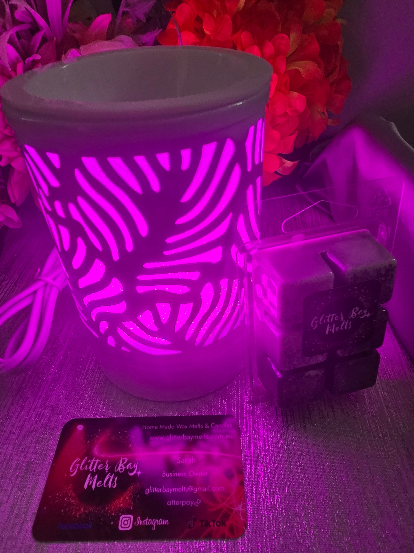 Hamptons white electric wax warmer.