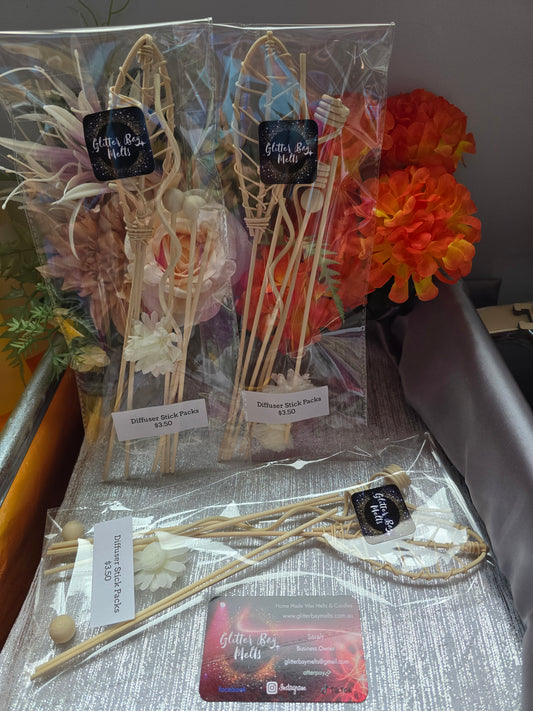 Natural Reed with Daisy, Paddle and Spring Pack.