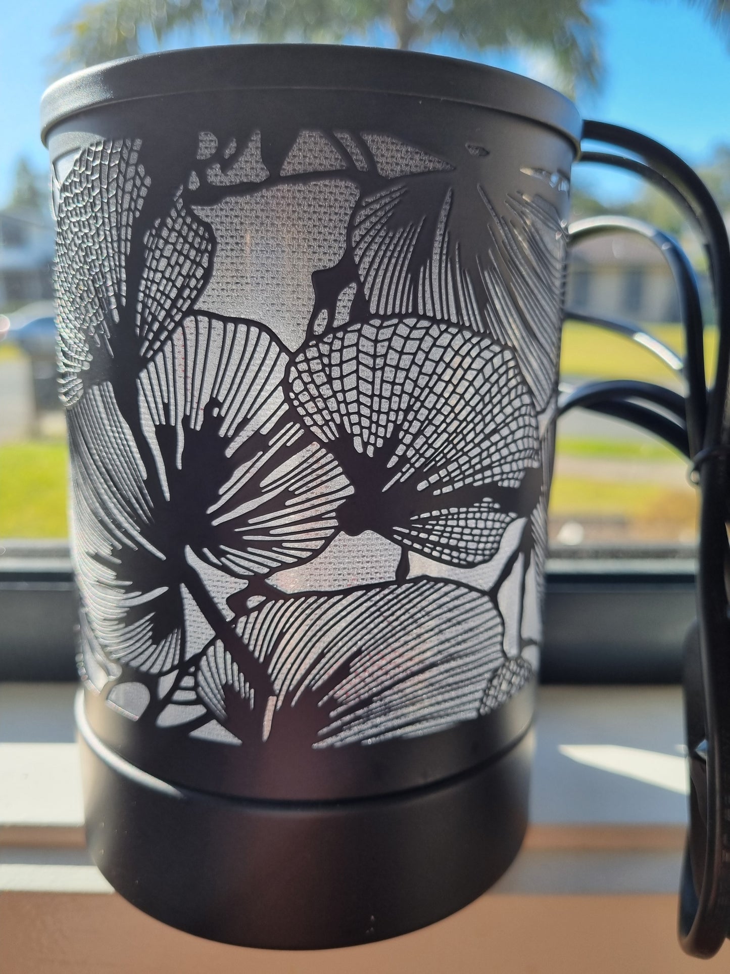 Black Bloom Electric Wax Warmer.