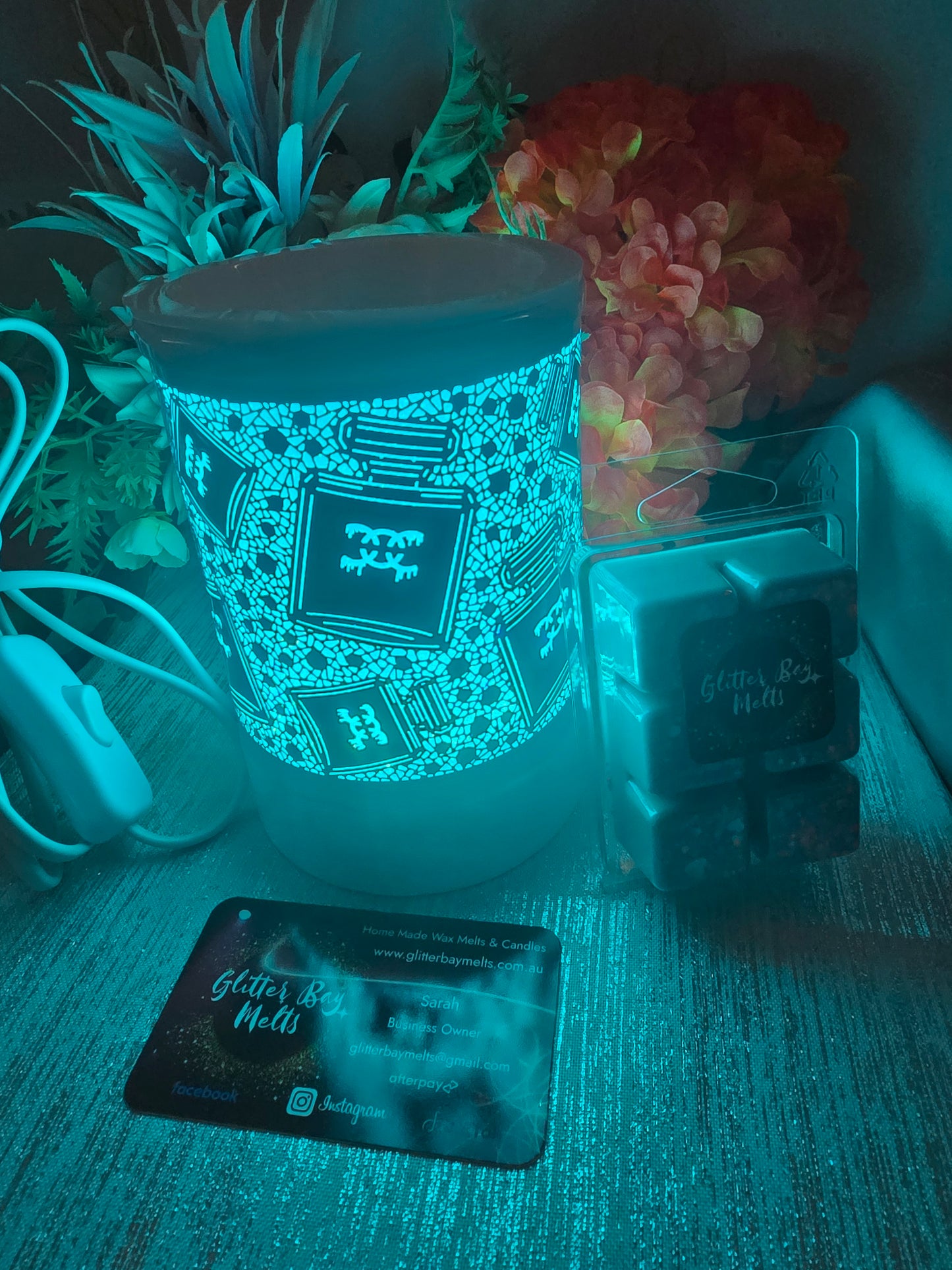 Perfume Queen White Wax Warmer.