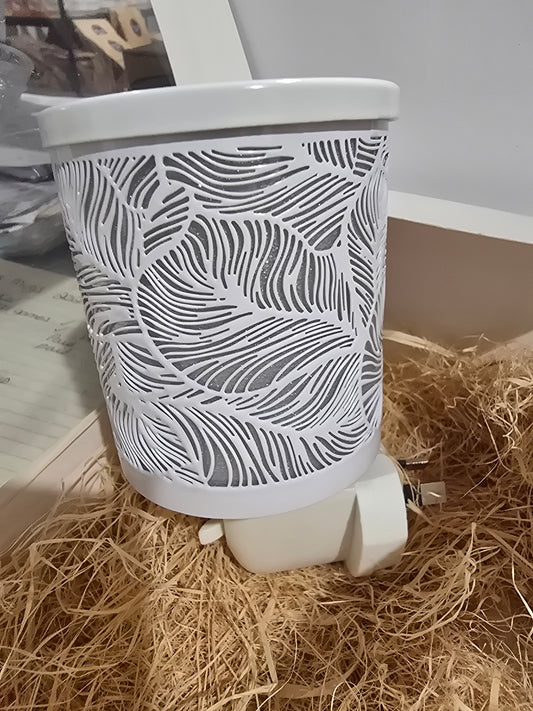 The Hamptons White Plug in Warmer.